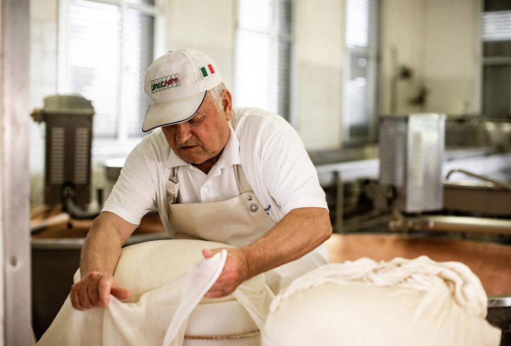 produzione parmigiano